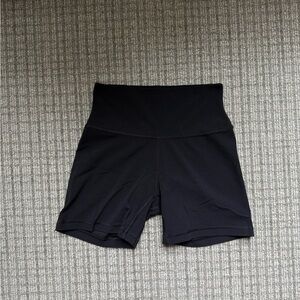 Aritzia Golden Butter 5” Biker Short